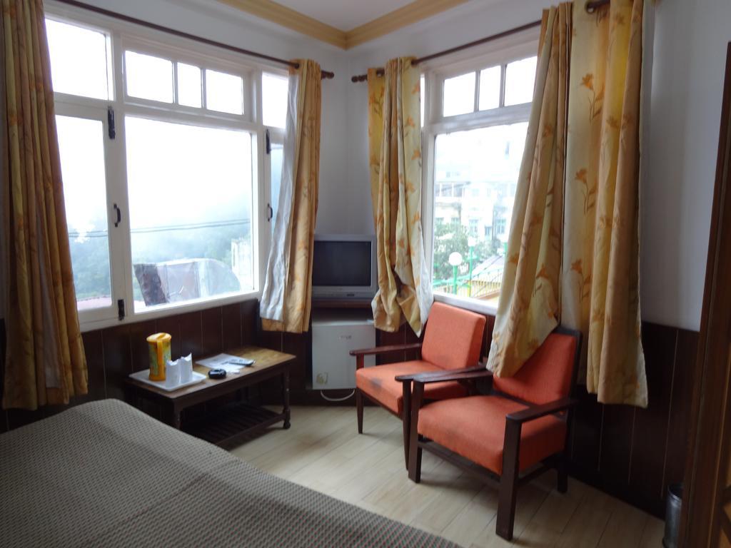 Hotel Ratan Дехрадун Экстерьер фото
