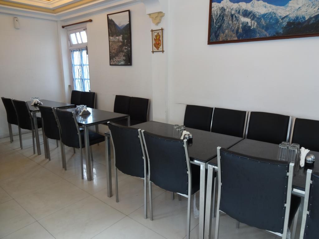 Hotel Ratan Дехрадун Экстерьер фото
