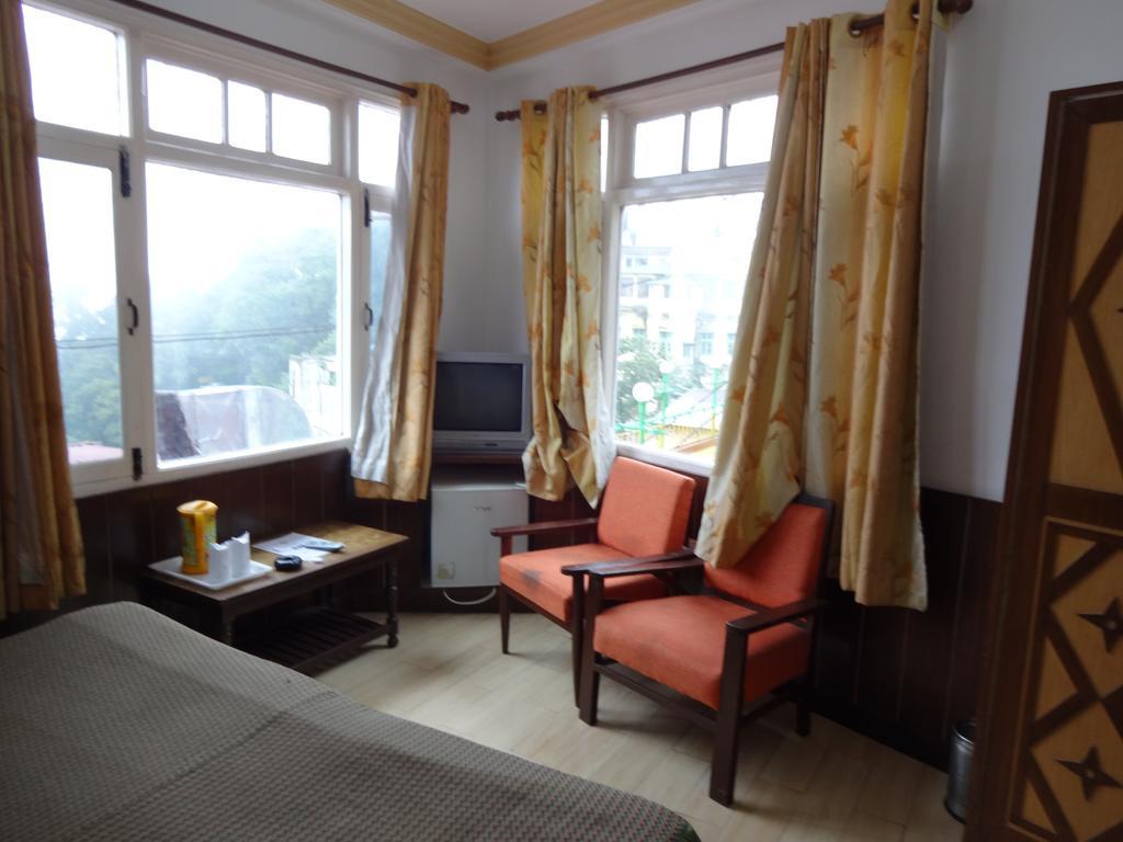 Hotel Ratan Дехрадун Экстерьер фото