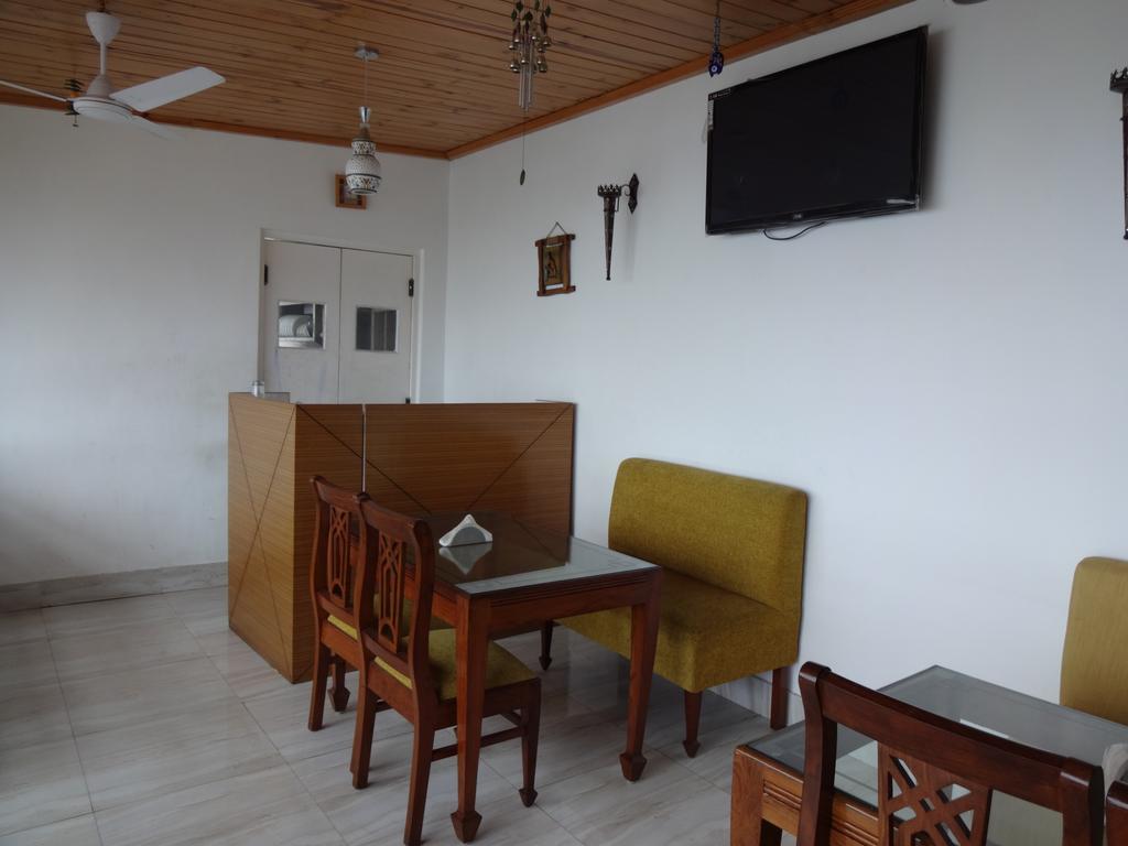 Hotel Ratan Дехрадун Экстерьер фото