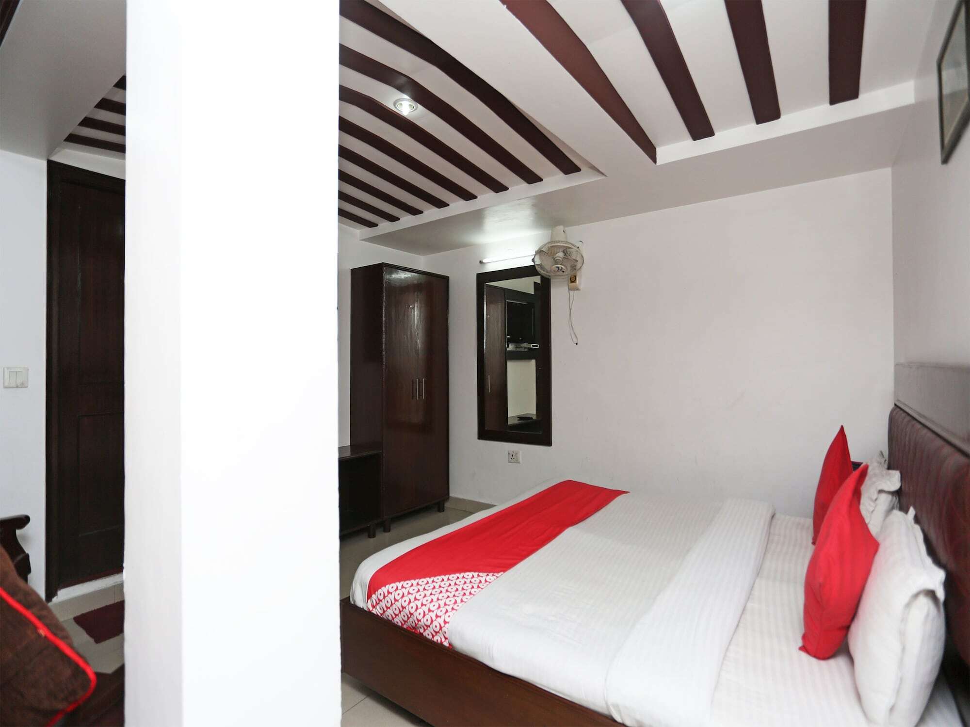 Hotel Ratan Дехрадун Экстерьер фото